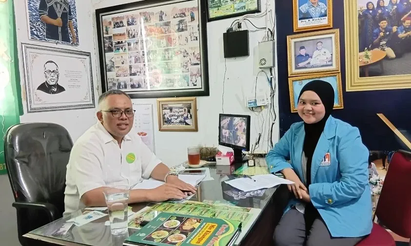 Mahasiswa Manajemen UNM Wawancarai Pemilik Mie Khangen, Pelajari Strategi Bertahan di Bisnis Kuliner
