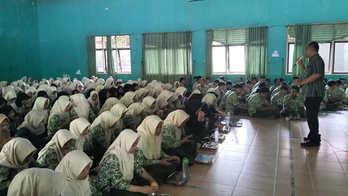 MAN 3 Banyumas Gelar Makan Bergizi Gratis Bersama di Aula Madrasah