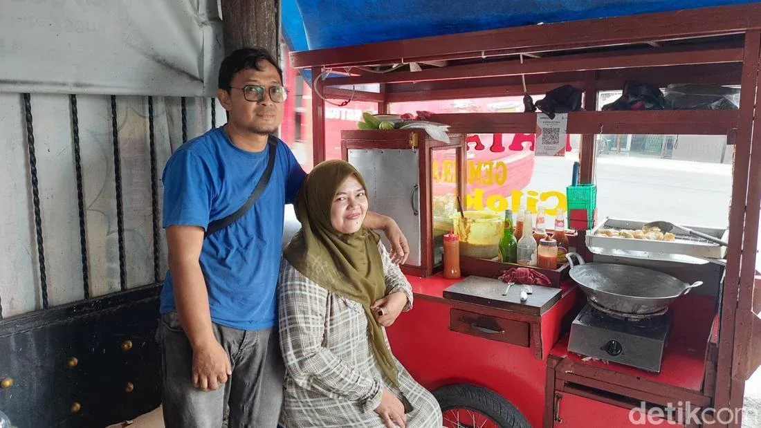Batagor Gembira: Dari Gerobak di Depok hingga 10 Cabang, Pasangan Perantau Kembangkan Usaha Keluarga