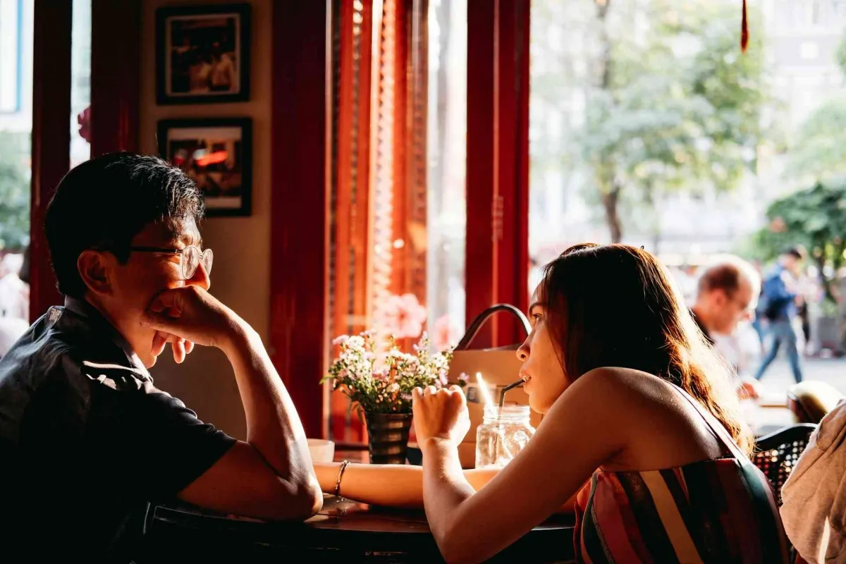 Riset Ungkap Defisit Pertanyaan di Aplikasi Kencan, Pengguna Kerap Tahan Diri Agar Tak Terlihat ‘Too Much’