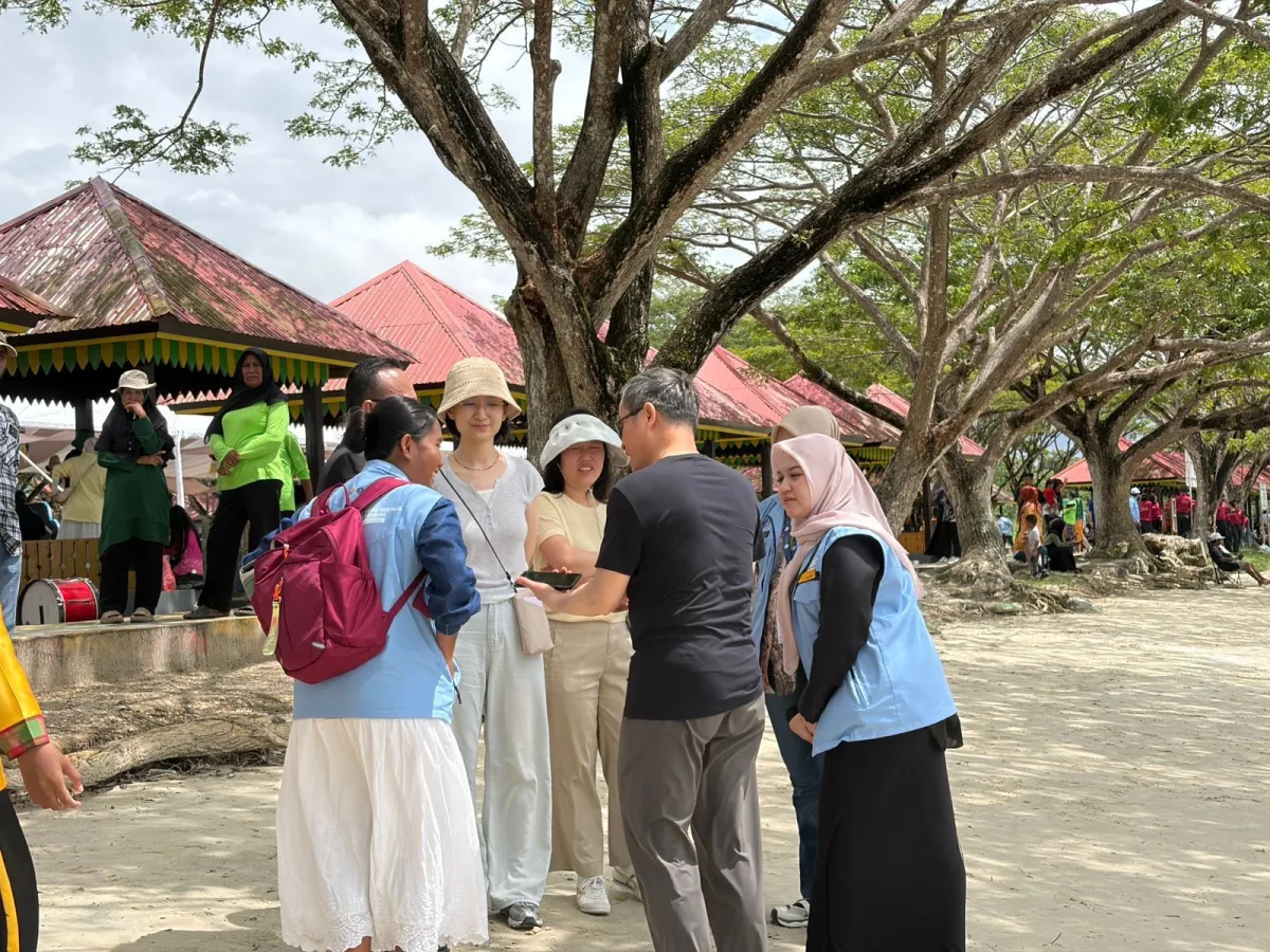 Delegasi UCLG Aspac 2026 Cicipi Kuliner dan Saksikan Tradisi Lokal di Pantai Nambo Kendari
