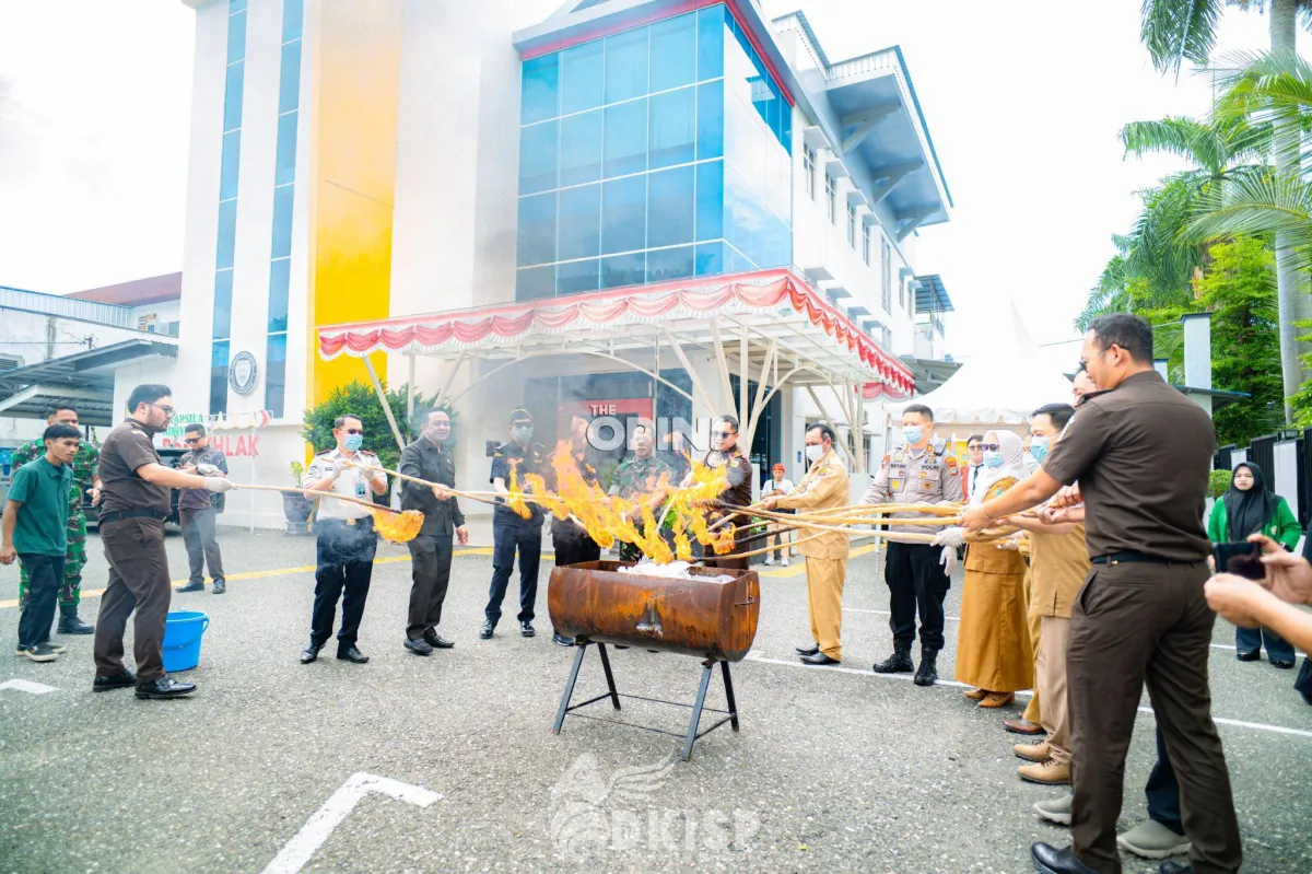 Kejari Banggai Musnahkan Barang Rampasan dari 28 Perkara, Tegaskan Transparansi Penegakan Hukum