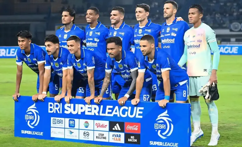 Persib Serahkan Jersey Resmi kepada Dubes Prancis dalam Seremoni di Wisma Prancis Jakarta