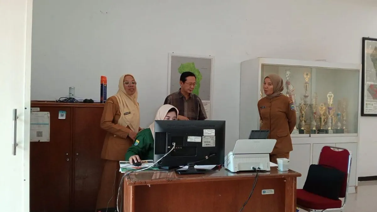PT APi Uji Coba Aplikasi Kelurahan Digital di Kelurahan Sekeloa Bandung