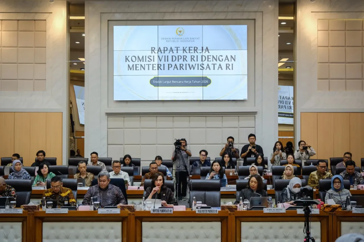 Menpar Widiyanti Tegaskan Transparansi dan Perkuat Sinergi dengan Komisi VII DPR