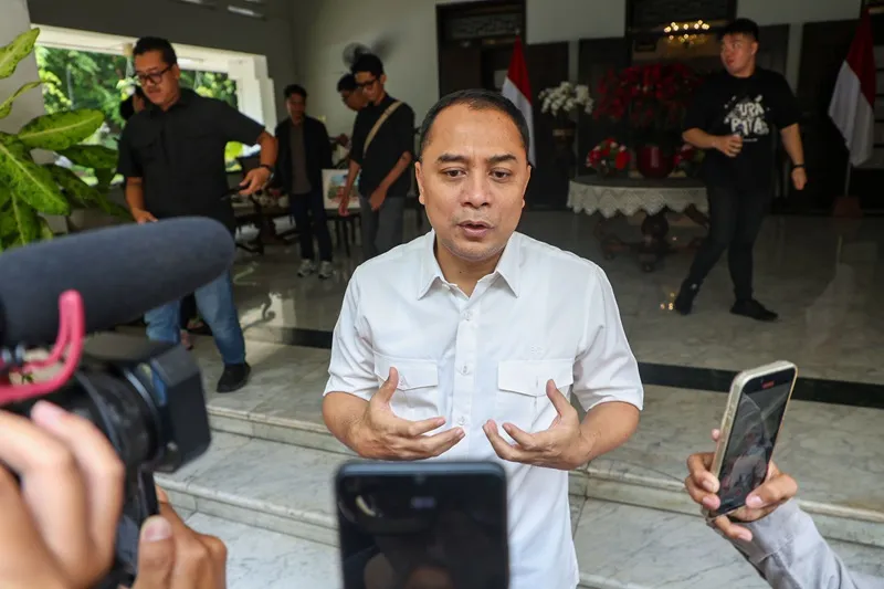 Eri Cahyadi Dorong Transparansi Layanan Publik Surabaya Lewat Digitalisasi untuk Perkuat PAD