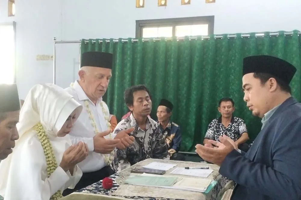 Penghulu KUA Kajen Nikahkan Warga Turki, Komunikasi Dibantu Terjemahan Aplikasi