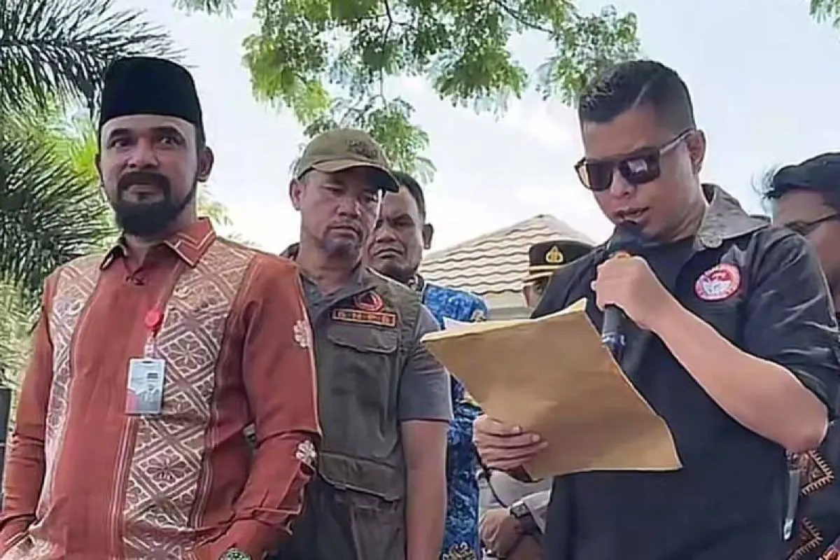 Ratusan Warga Demo di Kantor Bupati Aceh Timur, Tuntut Transparansi Bantuan Banjir