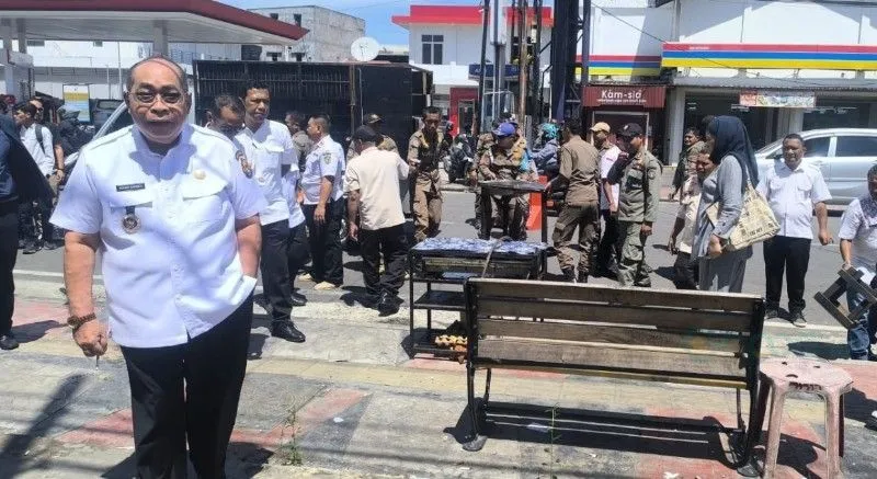Pemkot Gorontalo Bongkar Bangunan PKL di Kompleks BTN Nani Wartabone