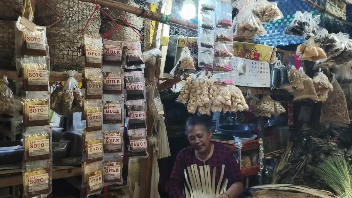 Penjualan Bumbu Dapur Tradisional di Pasar Magetan Menurun Jelang Iduladha