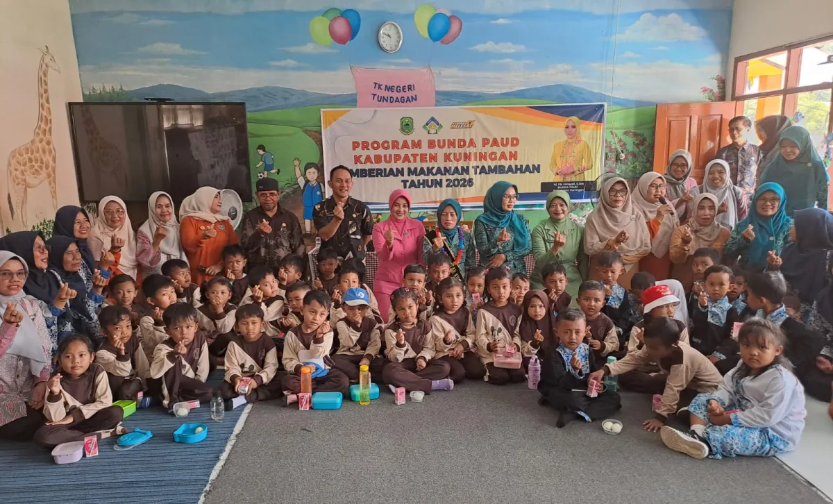 Bunda PAUD Kuningan Tinjau PAUD di Lima Kecamatan, Dorong Program GEMA TELMISU untuk Perbaikan Gizi Anak