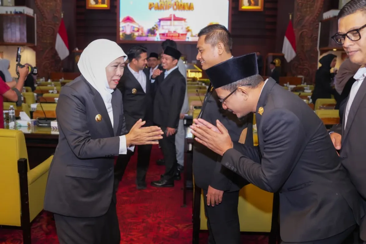 Pansus DPRD Jatim Nilai LKPJ 2025 Layak, Khofifah Tegaskan Komitmen Transparansi