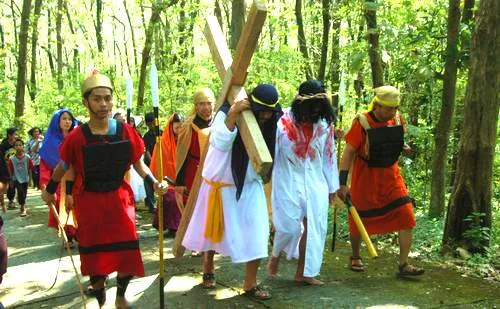 Tujuh Tradisi Paskah Ikonik di Indonesia, dari Kure di NTT hingga Jalan Salib di Wonogiri