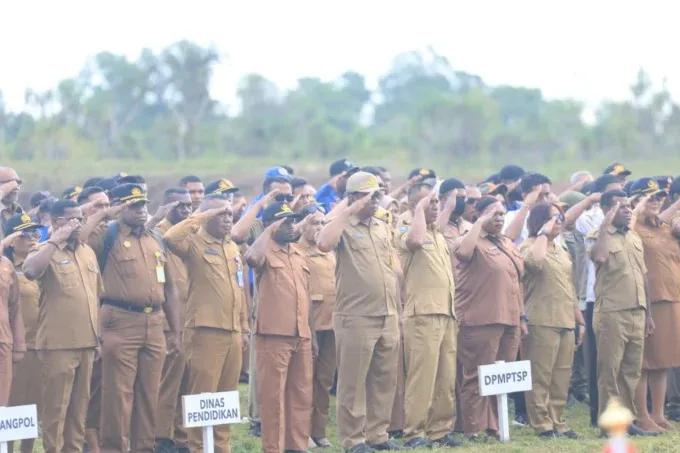 Gubernur Papua Selatan Tekankan Disiplin ASN dan Penyelesaian LPJ Anggaran 2025