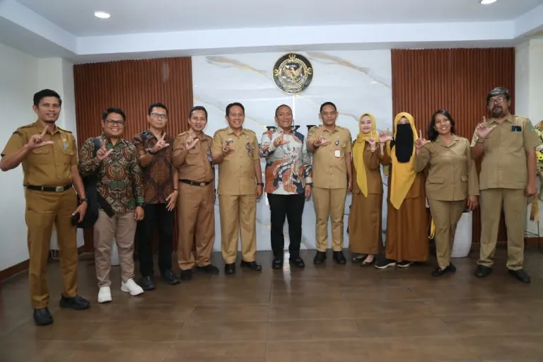 Bupati Luwu Timur Serahkan LKPD Unaudited 2025 ke BPK Sulsel