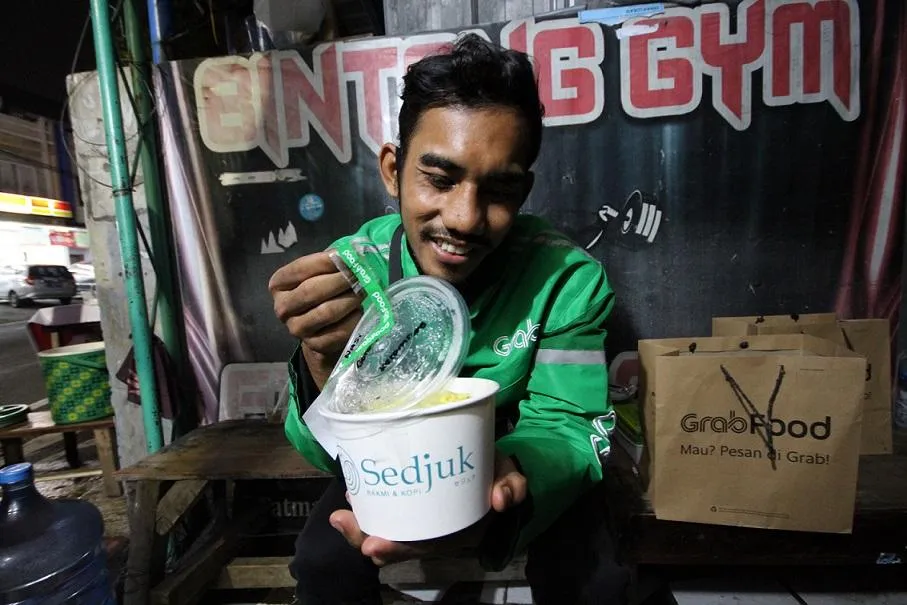 GrabFood Ajak Pelanggan Donasi Makanan untuk Tenaga Medis dan Dukung Usaha Kuliner Lokal