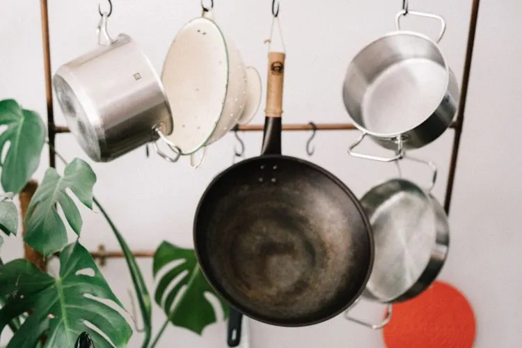 Jangan Buru-buru Dibuang, Wajan Gosong Bisa Dibersihkan dengan Bahan Dapur