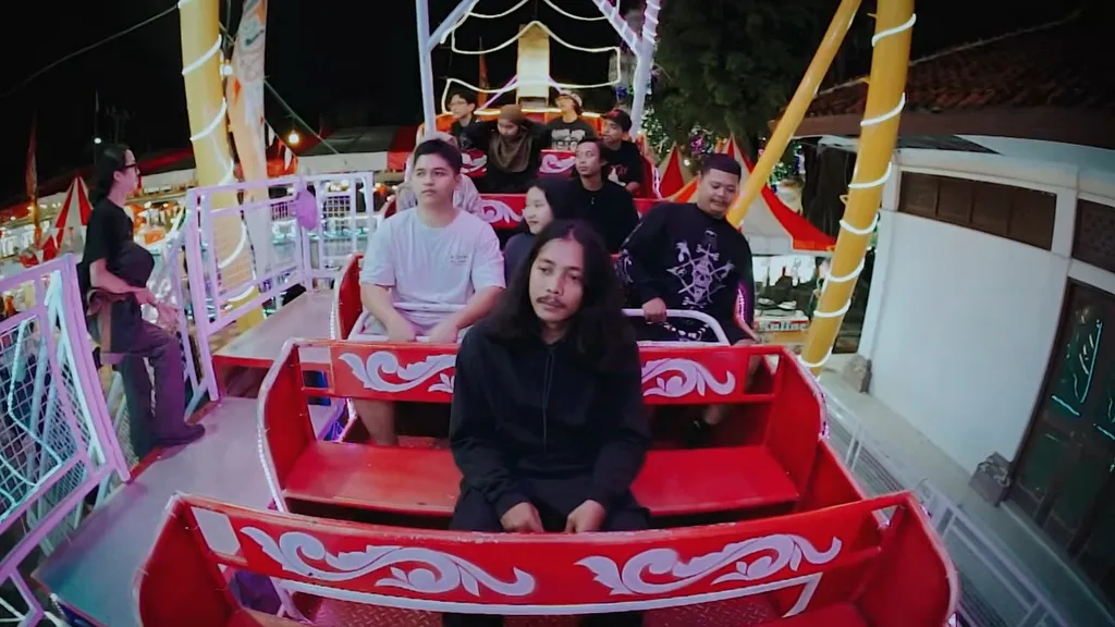 MV "Sebat Dulu" The Jeblogs Menuai Kritik, Adegan Merokok di Wahana Kora-kora Disorot