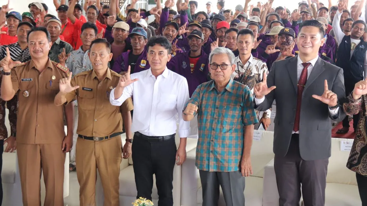 Wabup Cirebon Hadiri Edukasi Literasi Keuangan bagi Nelayan di Gebang Mekar