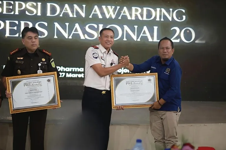 Kalapas Bojonegoro Harry Winarca Terima Angling Dharma PWI Award 2026
