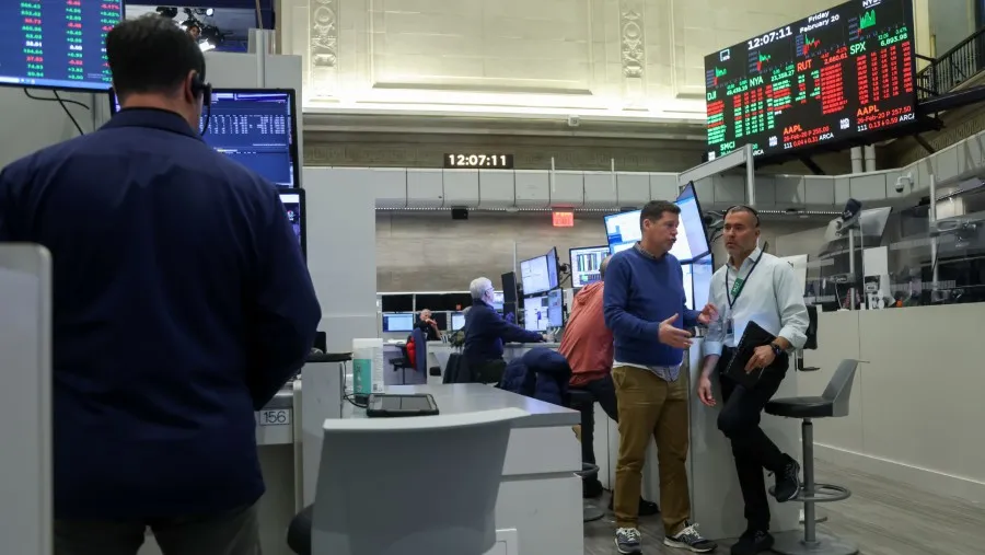 Wall Street Pulih, S&P 500 dan Nasdaq Menguat Usai Langkah Kemitraan Anthropic