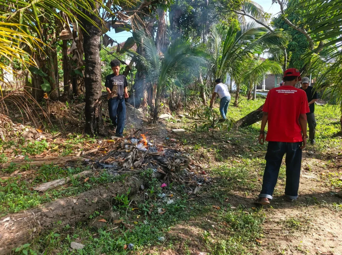 Tim Dapur SPPG MBG Tungku Gelar Bersih-Bersih Lingkungan untuk Jaga Standar Kebersihan