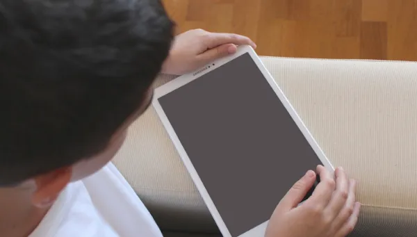 Pemerintah Terapkan PP TUNAS, Orang Tua Diminta Perkuat Pengawasan Penggunaan Gadget pada Anak