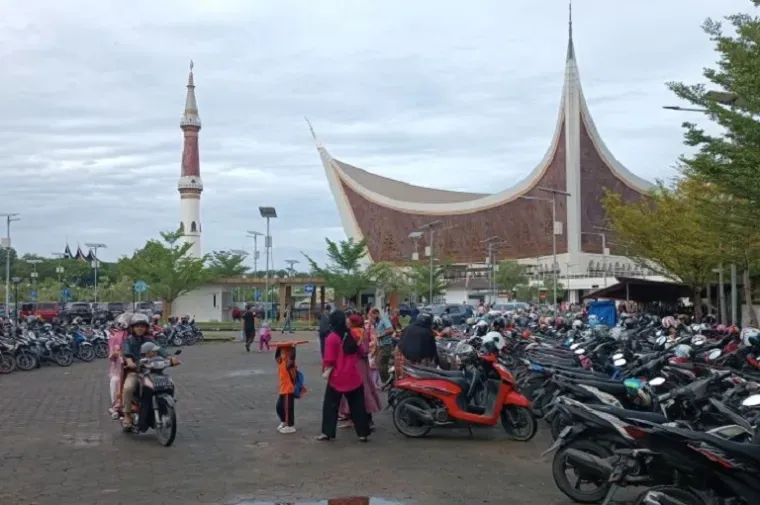 Pemprov Sumbar Siapkan Sistem Pemantauan Kendaraan Berbasis IT di Masjid Raya