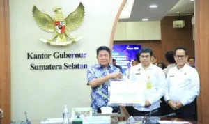 Gubernur Sumsel Terima Sertifikat HPL Mozaik 5 dan 6, Tekankan Percepatan Tata Ruang dan Digitalisasi Pertanahan