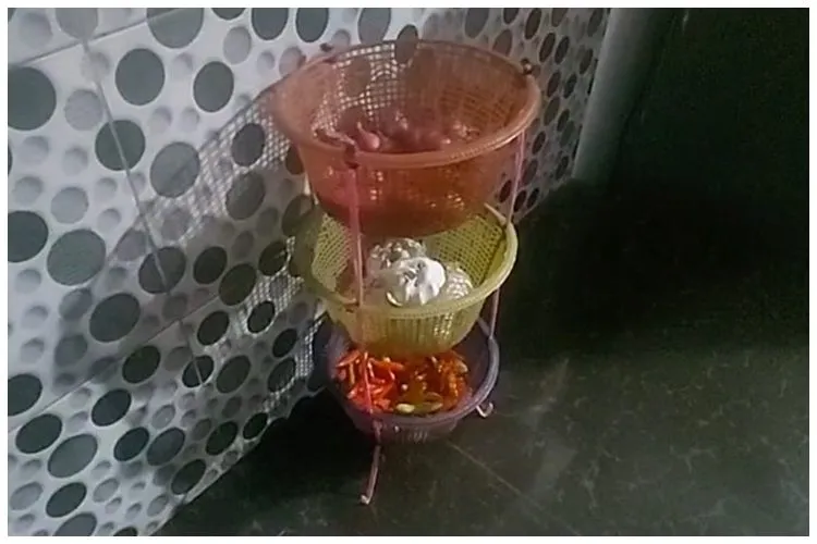 Cara Membuat Rak Bumbu Dapur dengan Dua Alat Sederhana