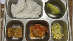 Ahli Gizi di MBG Sumarorong Mamasa Memeriksa Menu Harian untuk 24 Sekolah dan 3 Posyandu