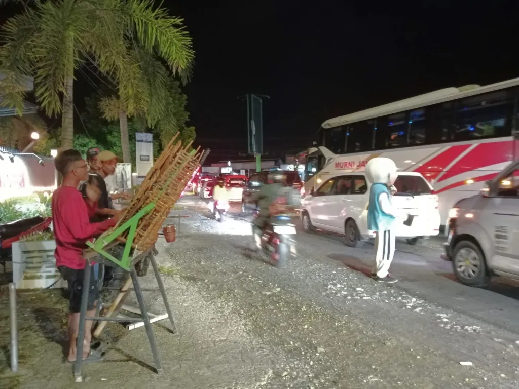 Musik Thek-thek di Ajibarang Jadi Hiburan Pemudik Saat Terjebak Macet Arus Balik