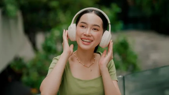 Kerap Memutar Lagu yang Sama Berulang Kali? Ini 9 Ciri Kepribadian yang Kerap Dikaitkan