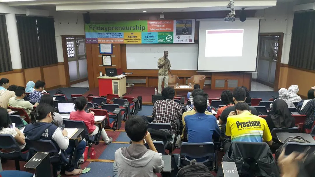 Seminar Fridaypreneurship di ITB Bahas Strategi Menghadapi Dampak Isu Sosial pada Bisnis
