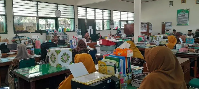 Briefing MTsN 3 Sleman Bahas Persiapan AMT, Pesantren Ramadan, hingga SKP Pegawai