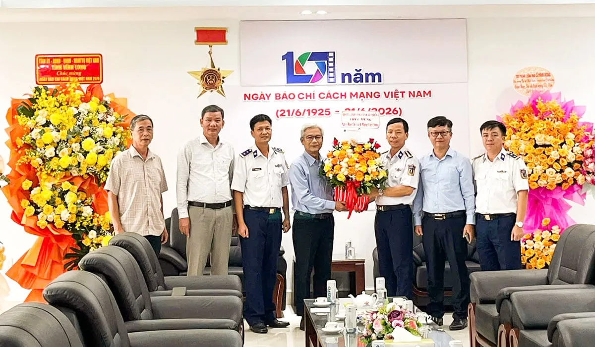 Media Vinh Long Terima Ucapan Selamat Peringatan Hari Pers Revolusioner Vietnam ke-101