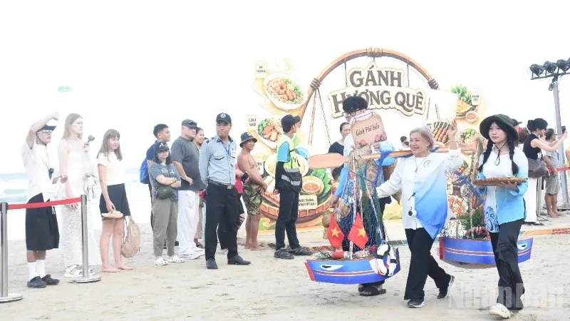 Da Nang Gelar Parade Makanan Perdana “Da Nang Flavours” di Pantai My Khe