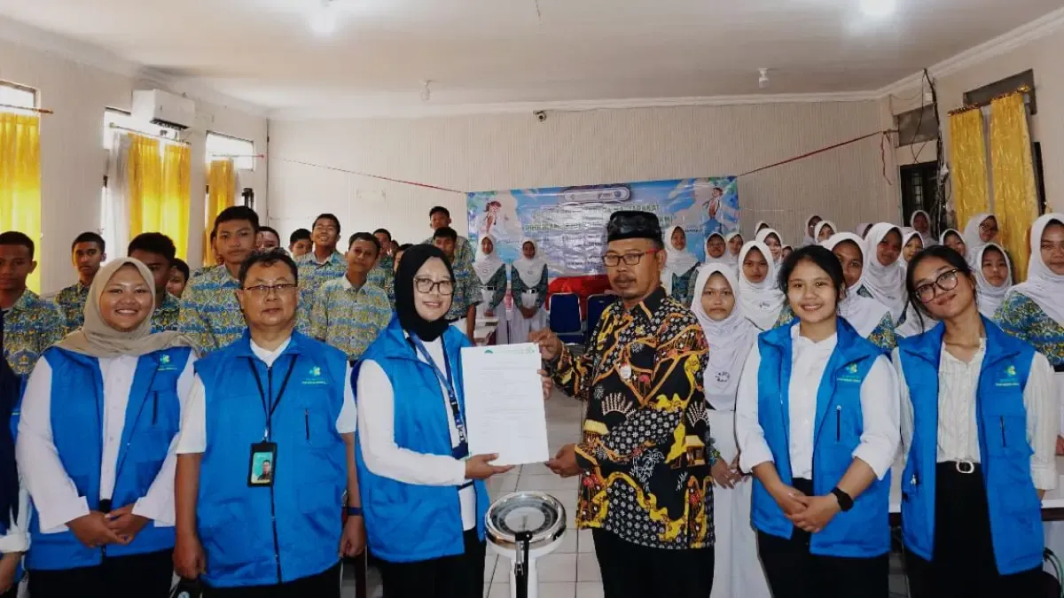 Dosen dan Mahasiswa TLM Poltekkes Kemenkes Jakarta III Gelar Skrining Anemia dan Pemantauan Gizi di SMPN 35 Kota Bekasi