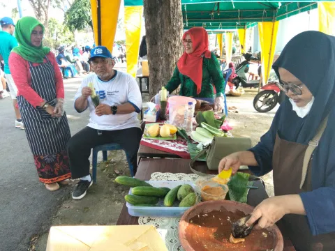 Unira Gelar Festival Rujak Corek dan Jajanan Pasar pada Dies Natalis ke-48