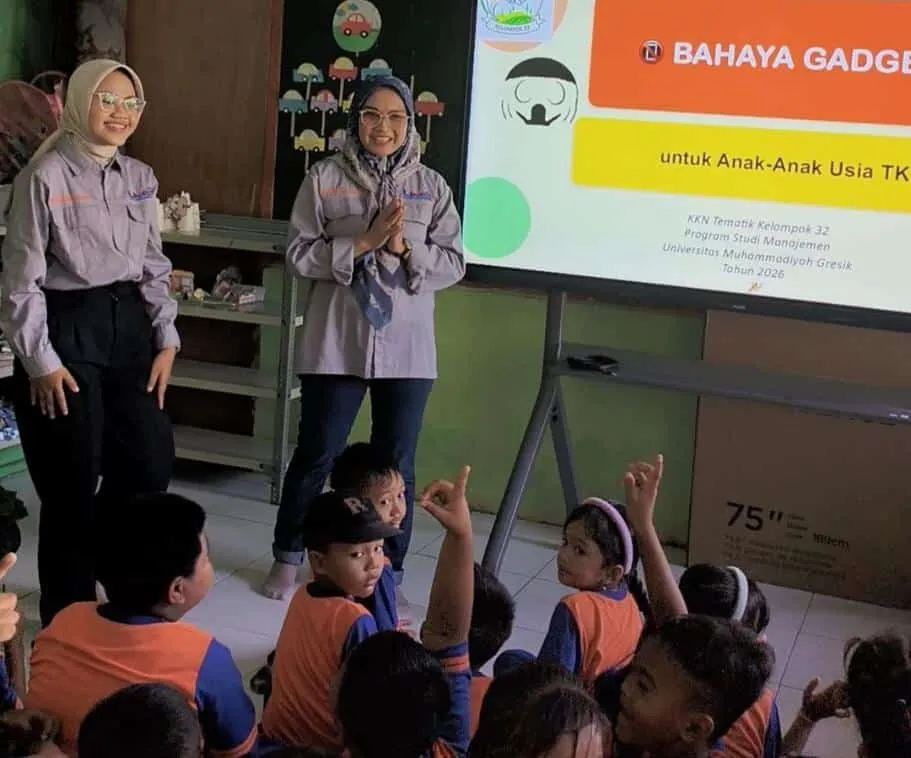 Mahasiswa KKN UMG Beri Edukasi Bahaya Gadget di TK Dharma Wanita Dungus, Gresik