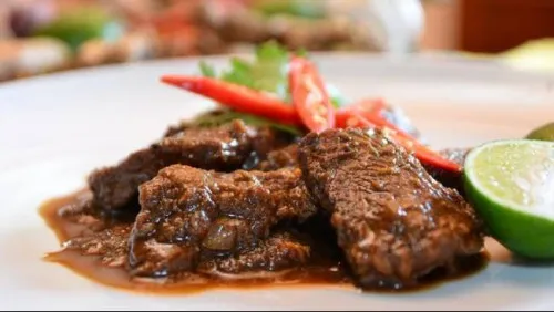 Cara Memasak Rendang Sapi Kurban Khas Minang agar Empuk, Kaya Rempah, dan Tahan Lama