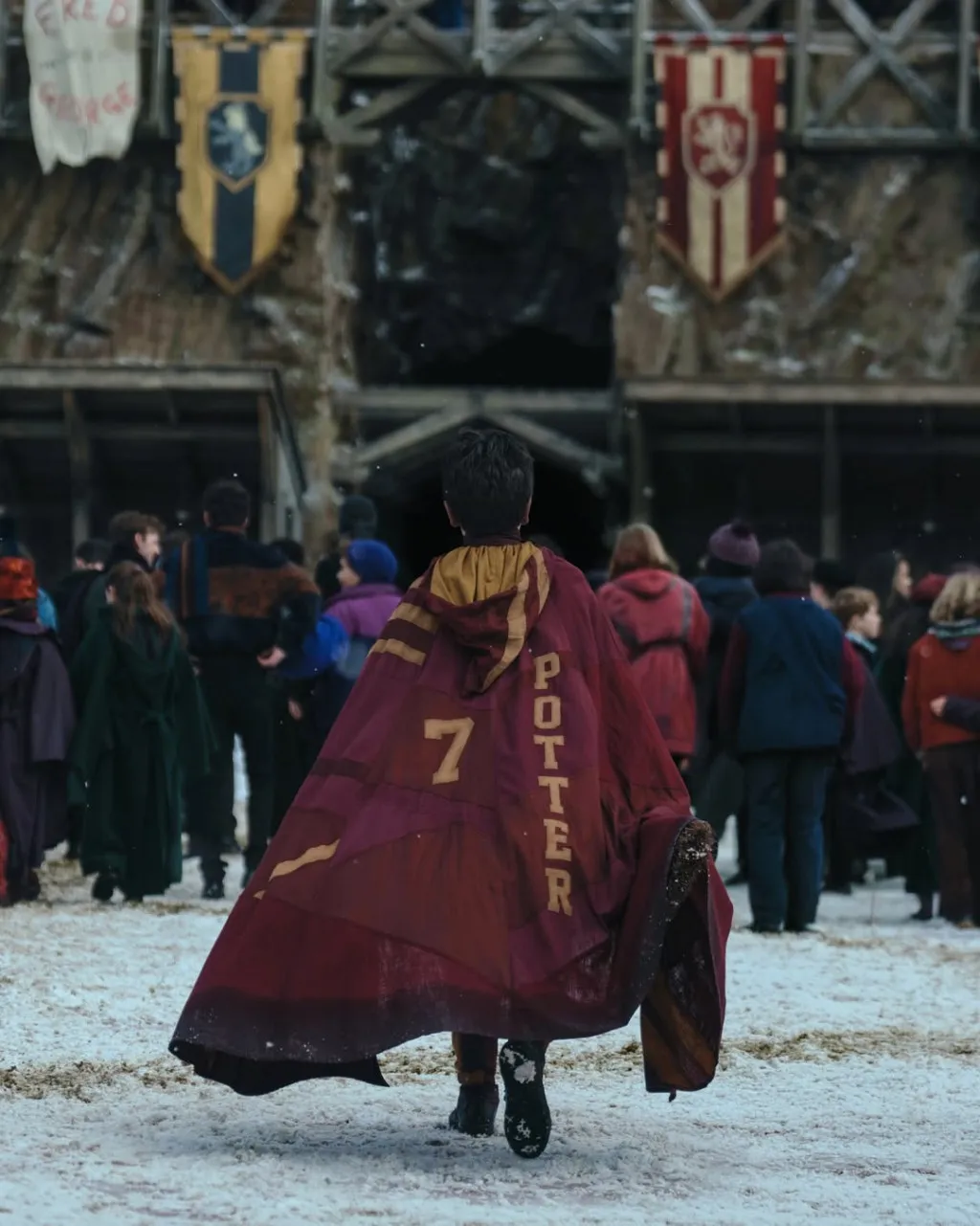 Serial Harry Potter Rilis Tampilan Pertama, Perlihatkan Harry Menuju Lapangan Quidditch