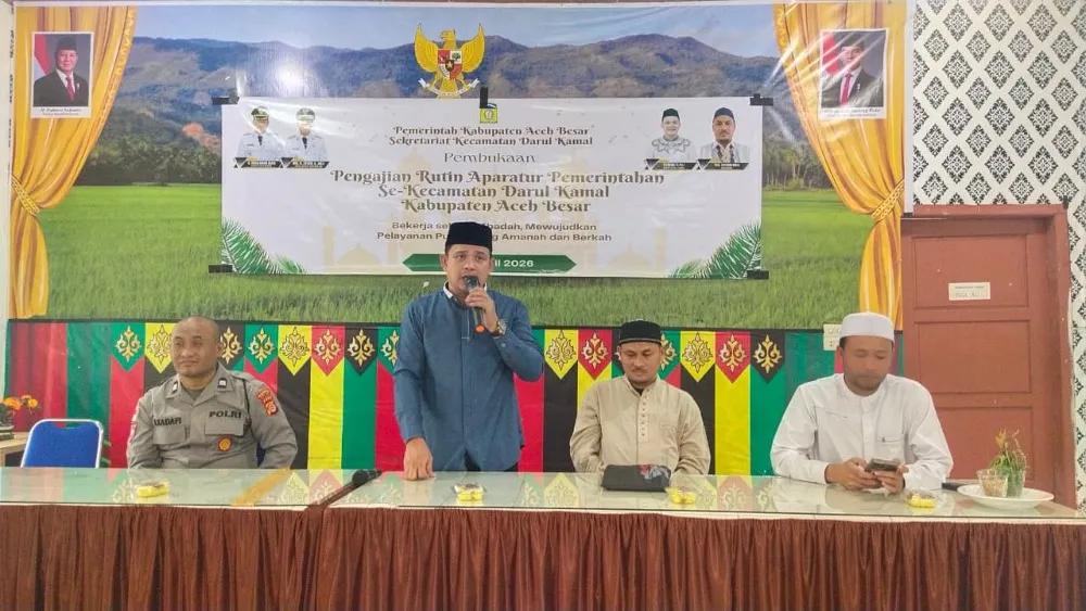 Camat Darul Kamal Buka Pengajian Rutin Aparatur Pemerintahan di UDKP Kantor Camat