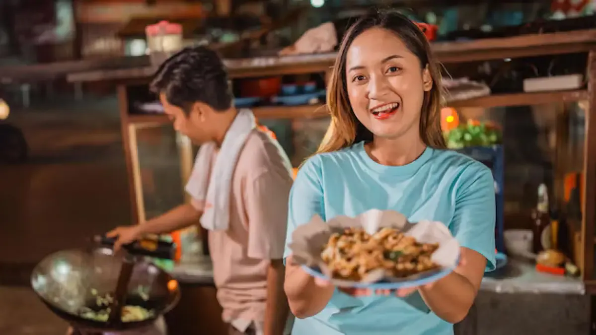 10 Rekomendasi Kuliner Kaki Lima di Surabaya, dari Bebek Goreng hingga Nasi Goreng Cumi