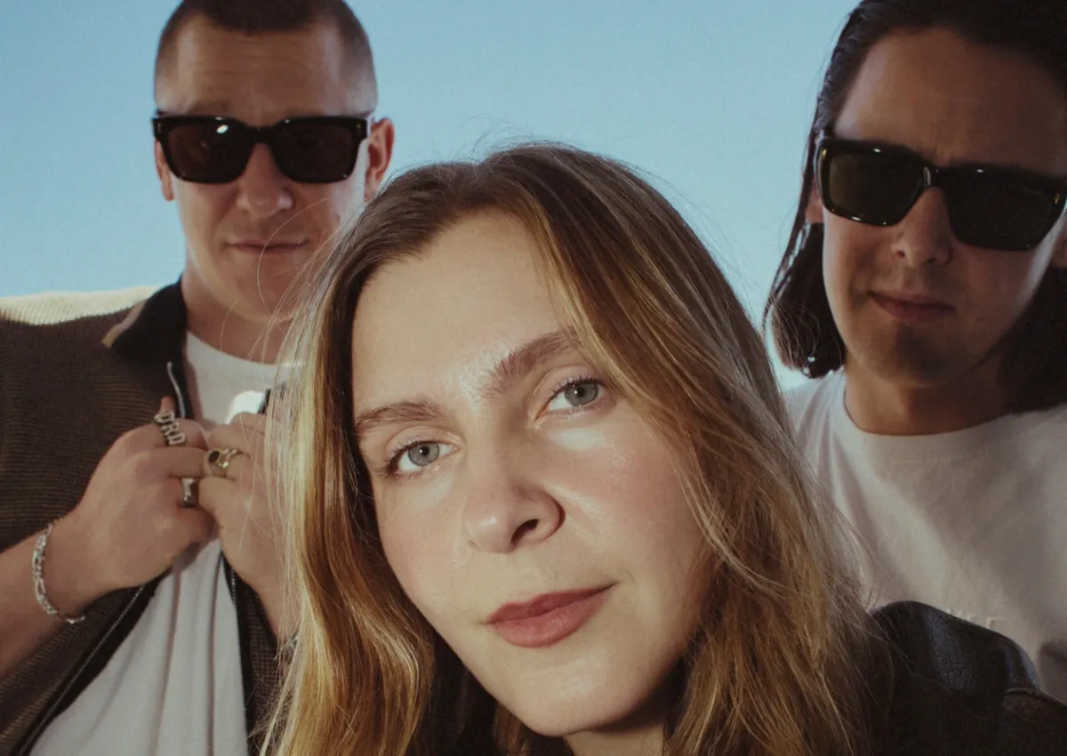 Jungle Rilis Single "Carry On", Pembuka Album Kelima "Sunshine"