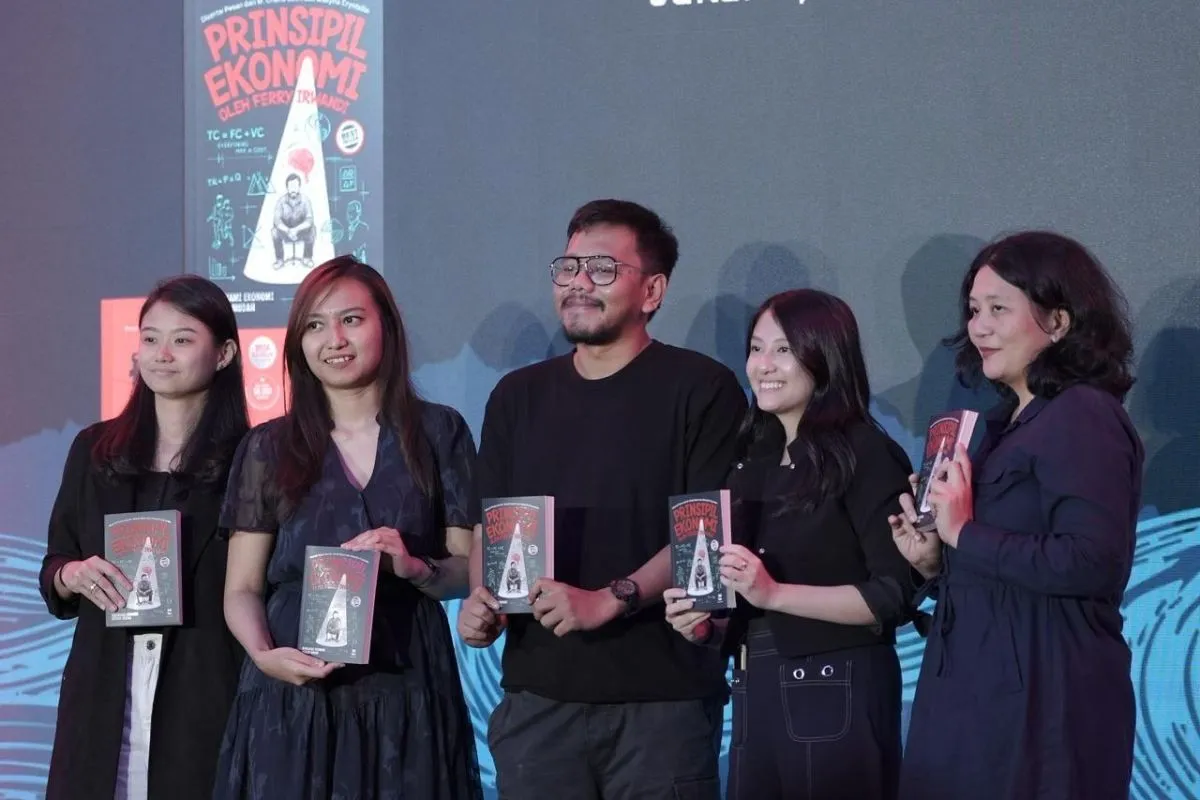 Ferry Irwandi Rilis Buku “Prinsipil Ekonomi”, Sajikan Literasi Finansial dengan Bahasa Ringan