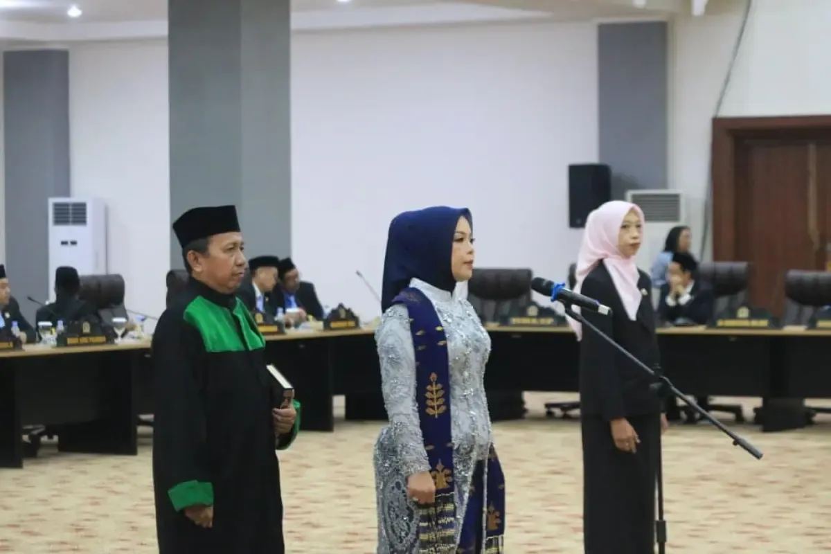 Hj. Arnila HI. Moh. Ali Dilantik sebagai Wakil Ketua I DPRD Sulawesi Tengah