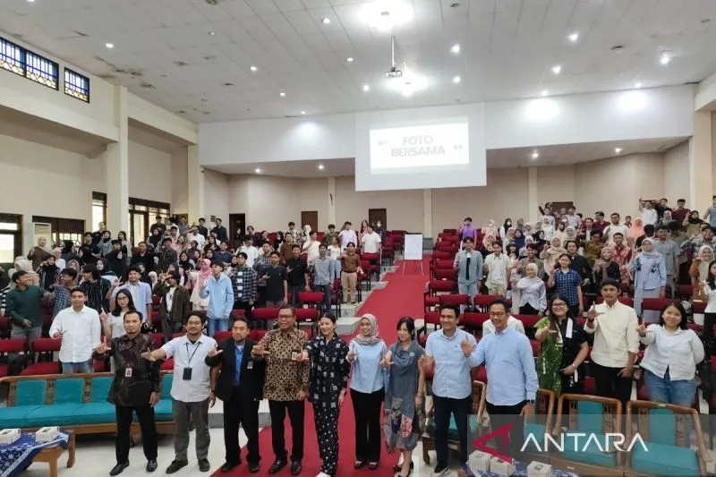 AdaKami Beri Literasi Keuangan Digital di UNS lewat FutureFin Talk