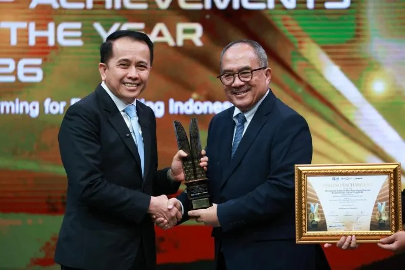 Dirjen Bina Keuangan Daerah Kemendagri Agus Fatoni Terima Penghargaan Excellence in Regional Financial Governance 2026