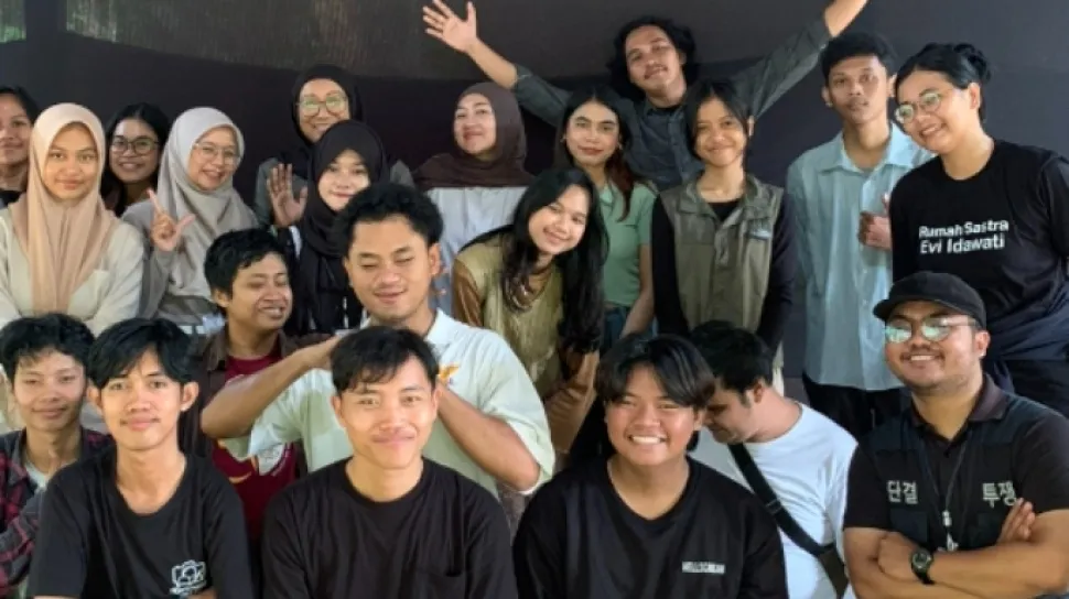 Komunitas Tukar Akar Jadi Ruang Aman Anak Muda Merawat Emosi Lewat Sastra